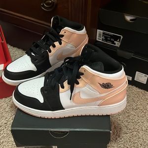 Nike air Jordan 1 mid arctic orange black toe